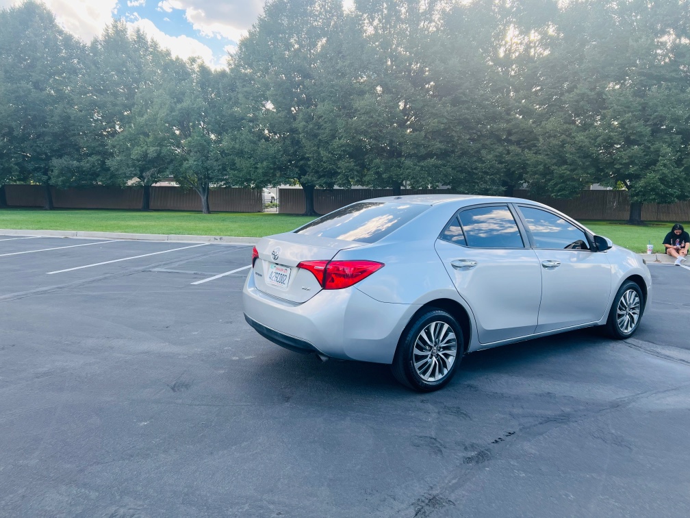 2017 Toyota Corolla XLE - Photo 4