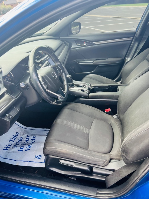Additional photo of vehicle.