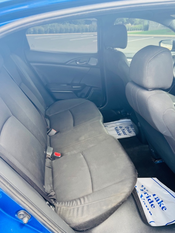 Additional photo of vehicle.