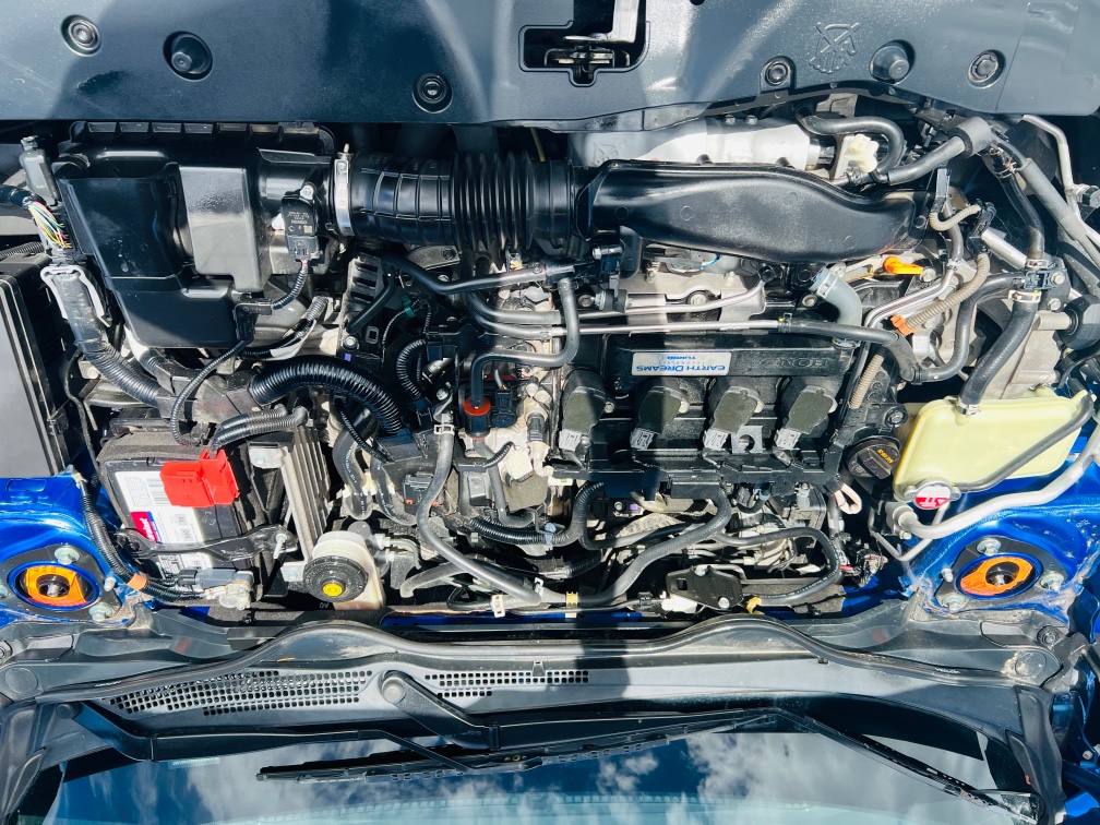 Additional photo of vehicle.