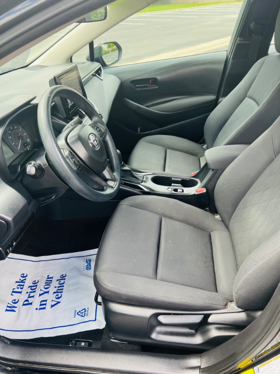 Additional photo of vehicle.