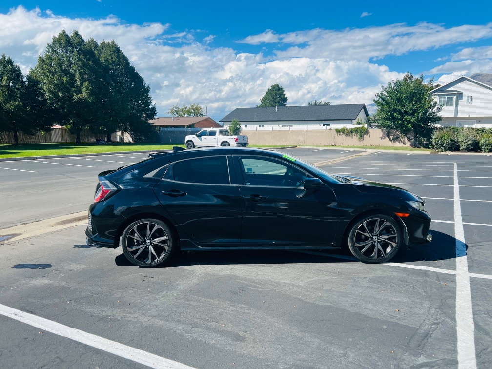 Additional photo of vehicle.