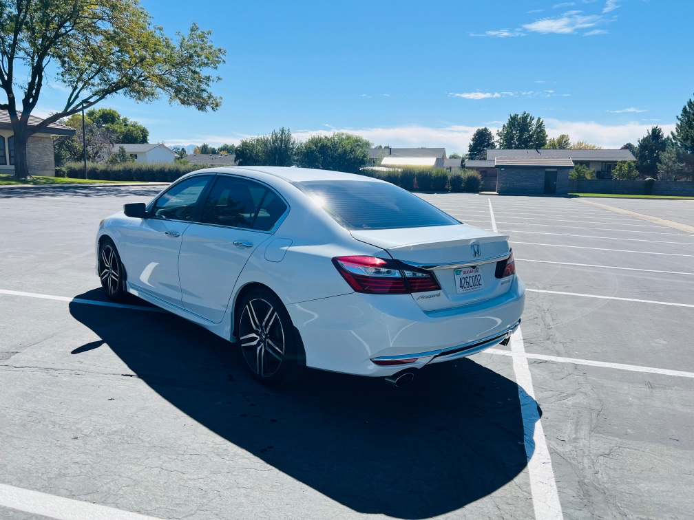 Additional photo of vehicle.