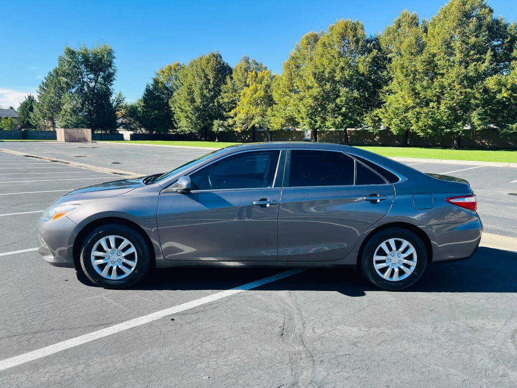 Additional photo of vehicle.