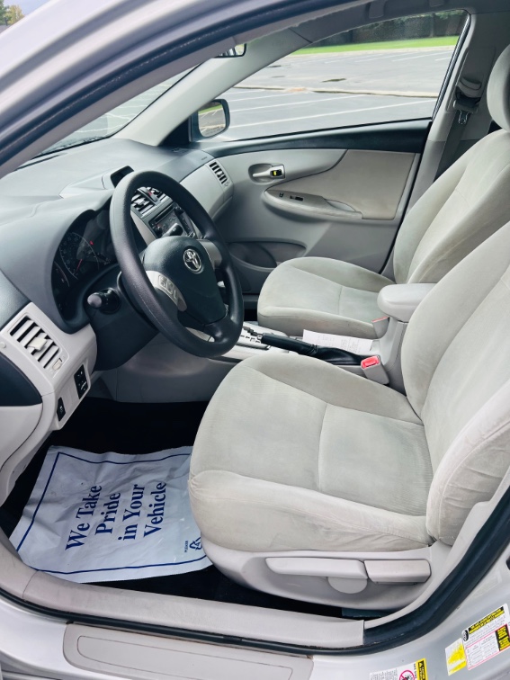 Additional photo of vehicle.