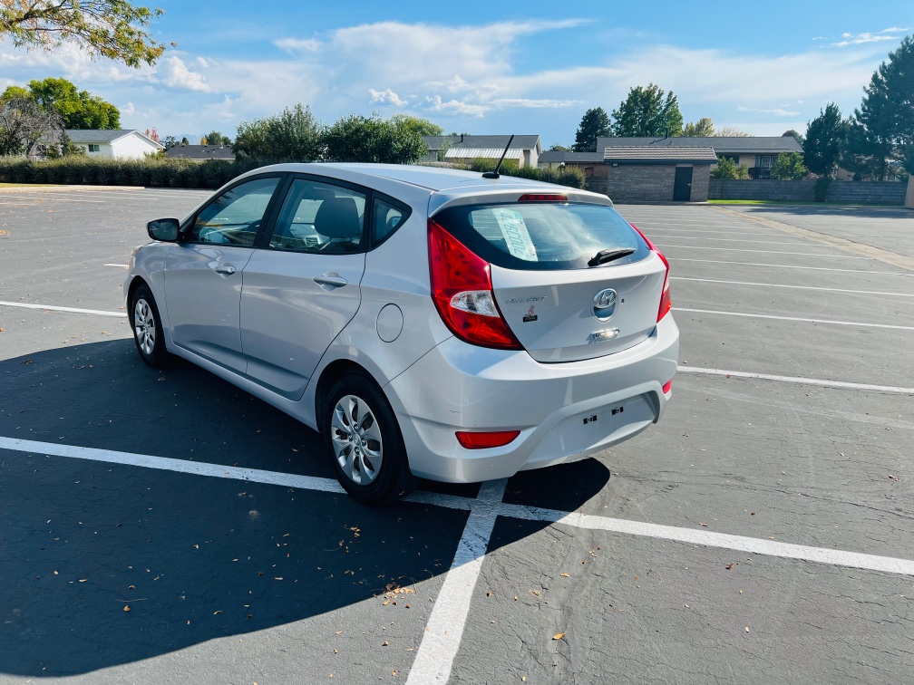 Additional photo of vehicle.