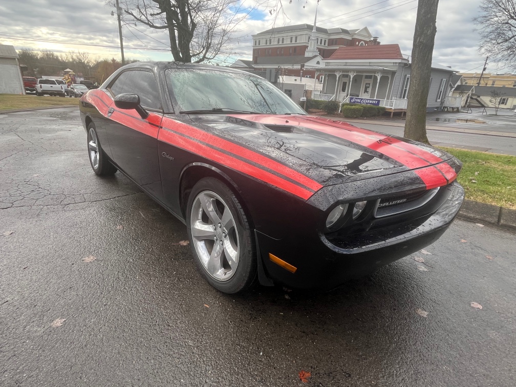 2012 Dodge Challenger SXT's photo