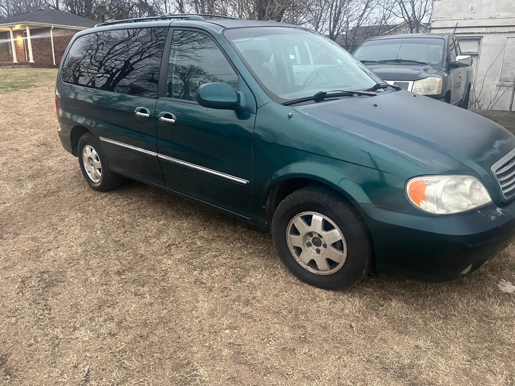 2002 Kia Sedona EX's photo