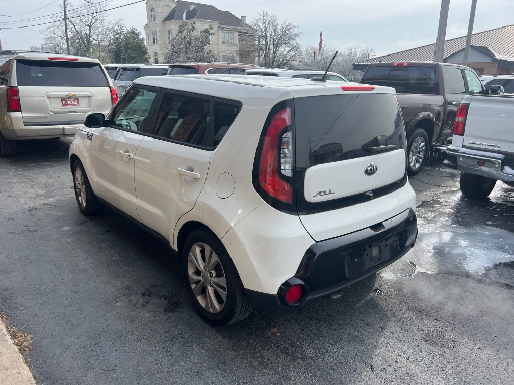 Additional photo of vehicle.