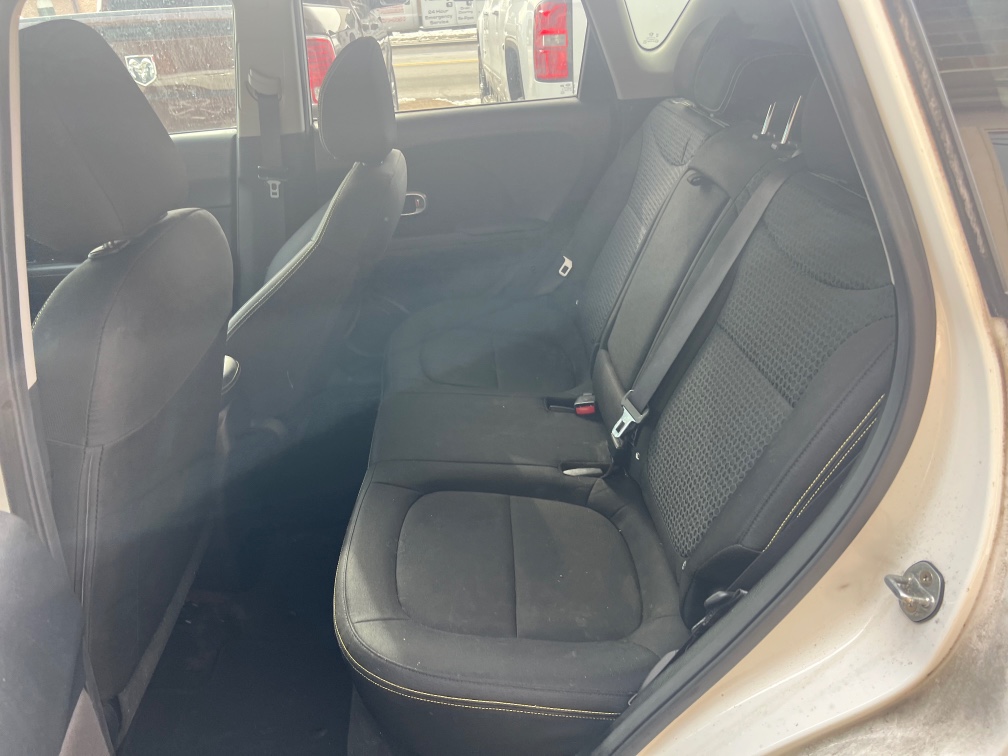 Additional photo of vehicle.