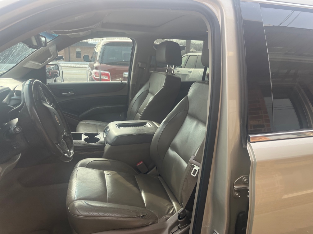 2016 Chevrolet Suburban LT - Photo 6