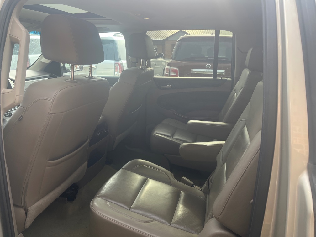 2016 Chevrolet Suburban LT - Photo 7