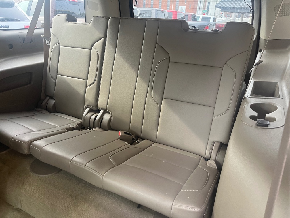 2016 Chevrolet Suburban LT - Photo 8