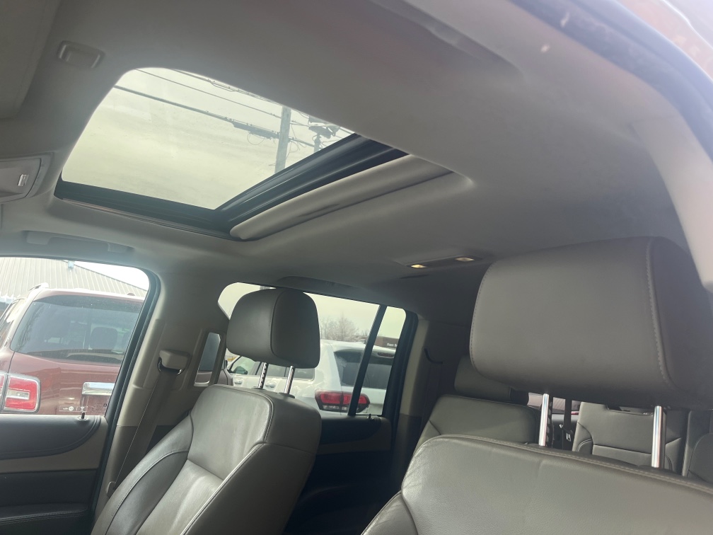 2016 Chevrolet Suburban LT - Photo 13