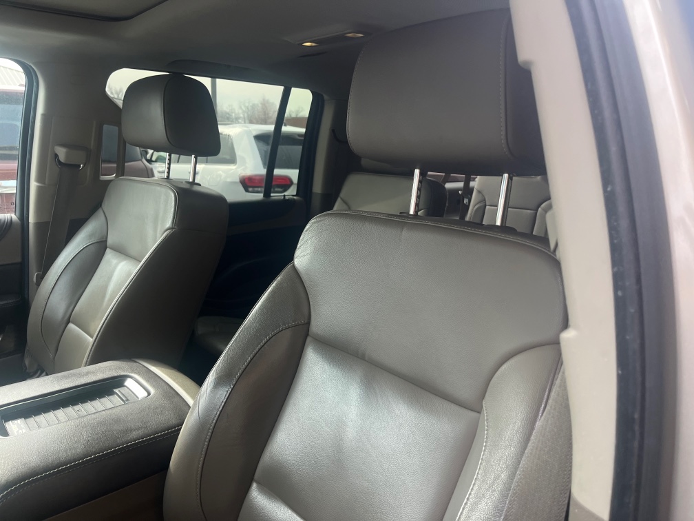 2016 Chevrolet Suburban LT - Photo 14