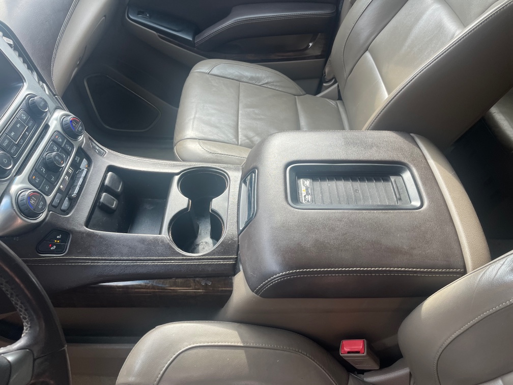 2016 Chevrolet Suburban LT - Photo 16