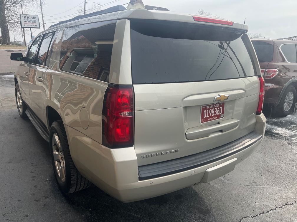 2016 Chevrolet Suburban LT - Photo 20
