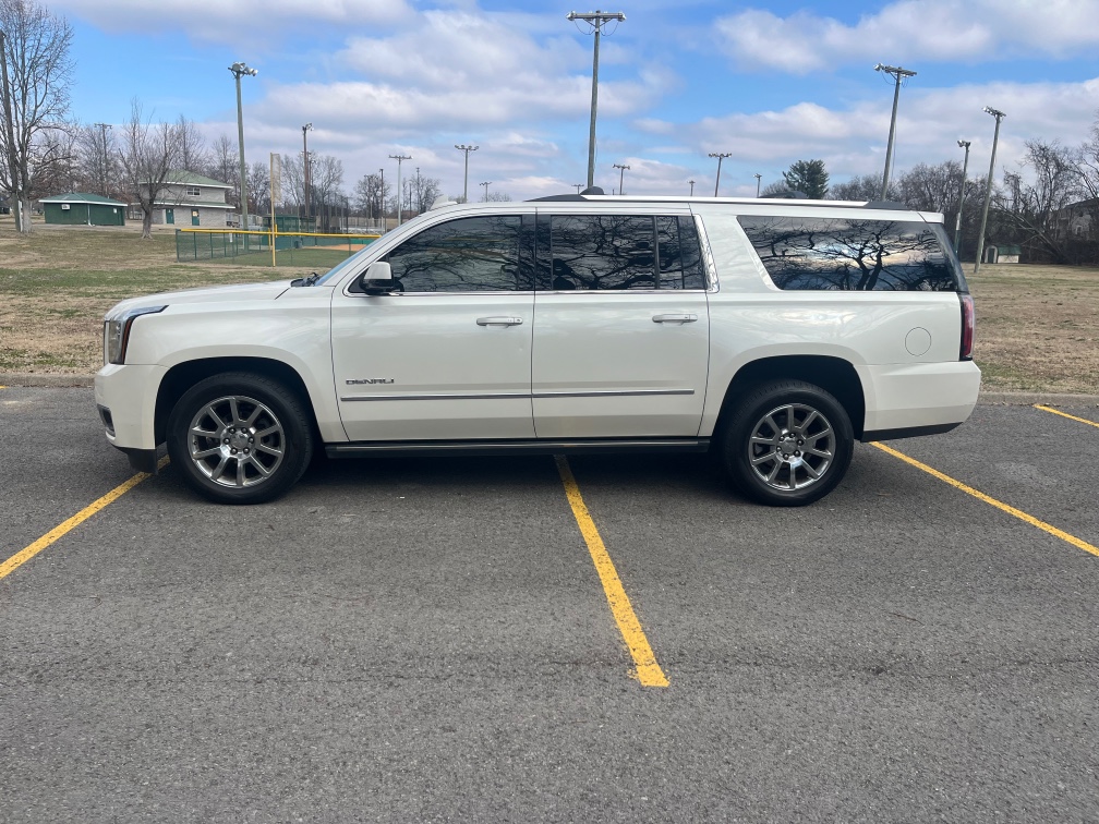 Additional photo of vehicle.