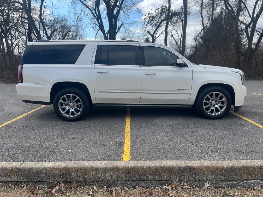 Additional photo of vehicle.