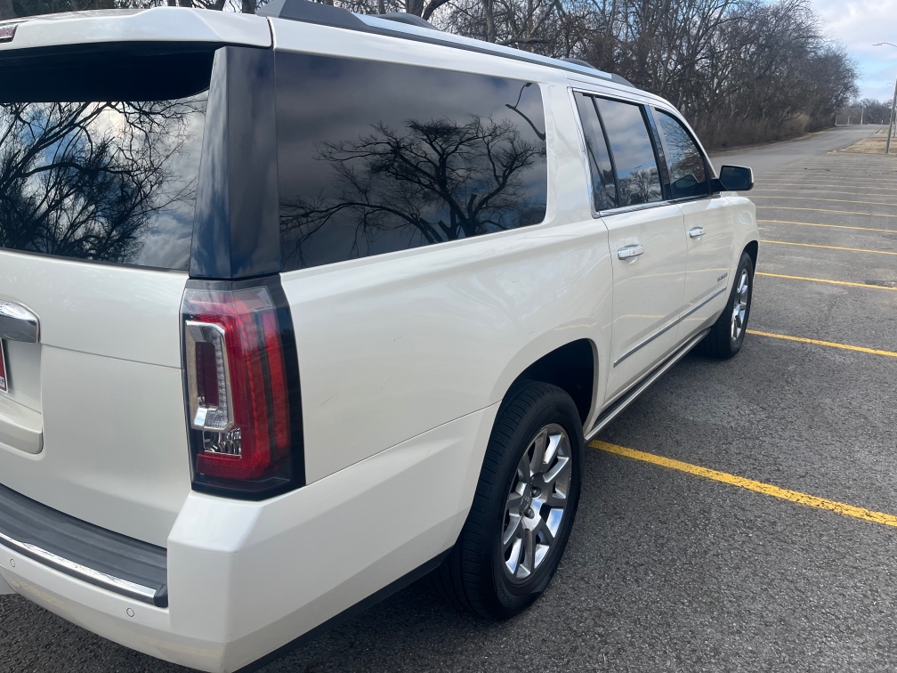 Additional photo of vehicle.