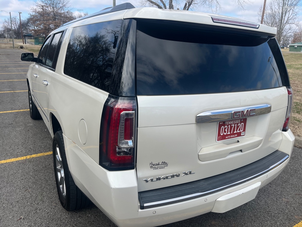 Additional photo of vehicle.