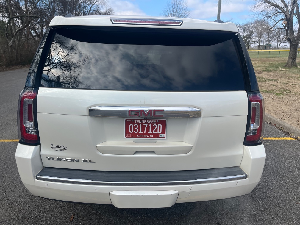 Additional photo of vehicle.