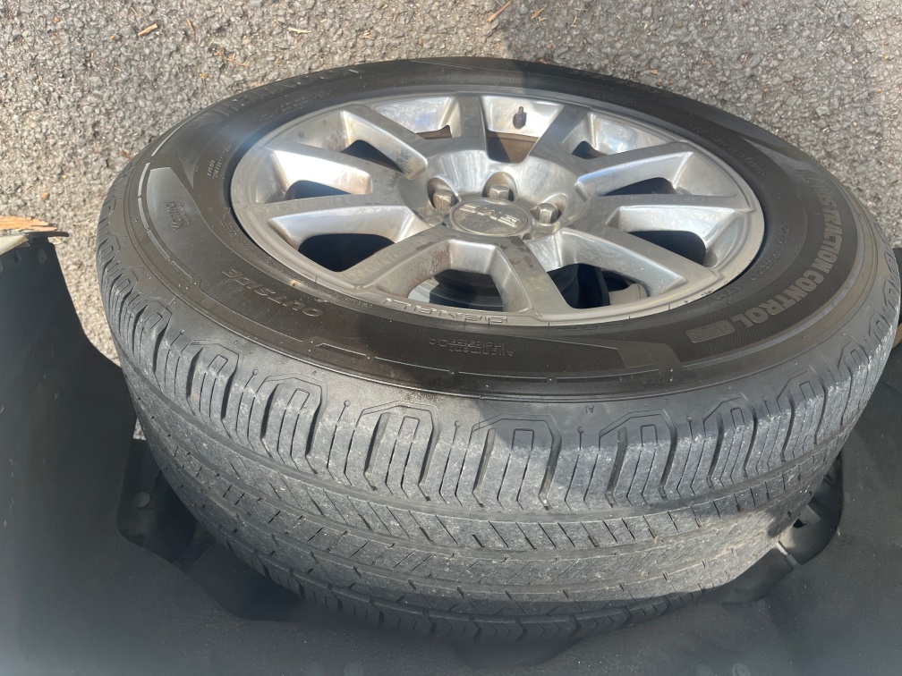 Additional photo of vehicle.