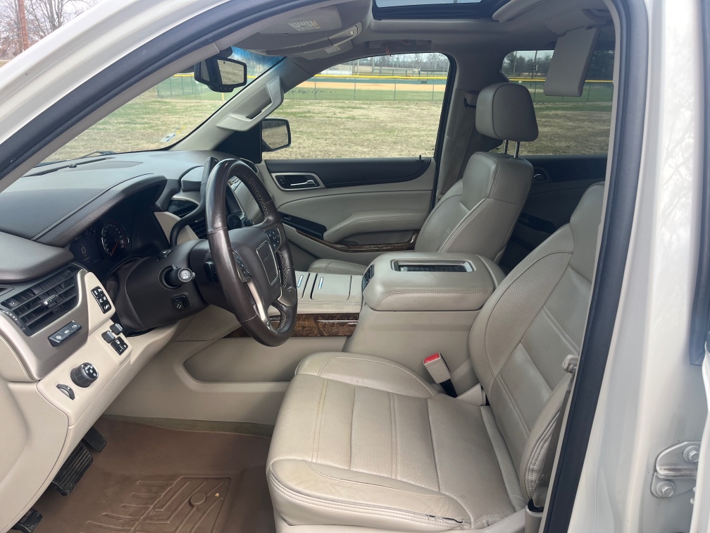 Additional photo of vehicle.