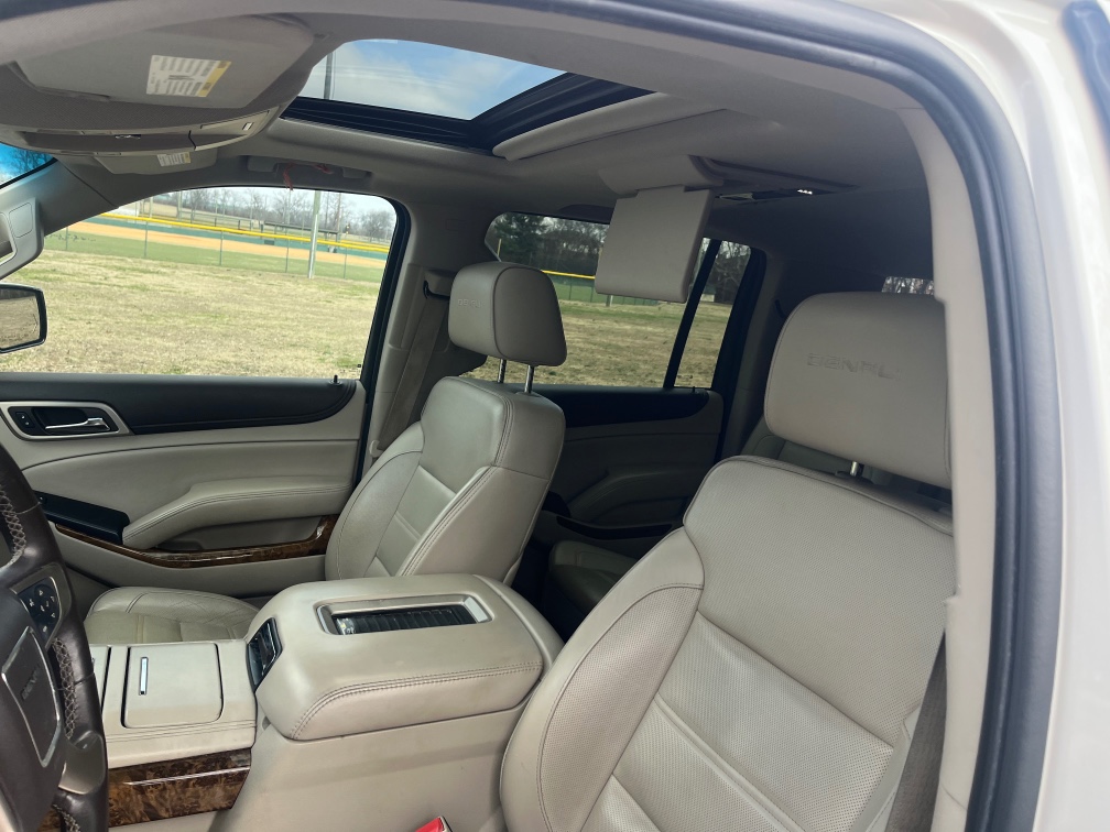 Additional photo of vehicle.