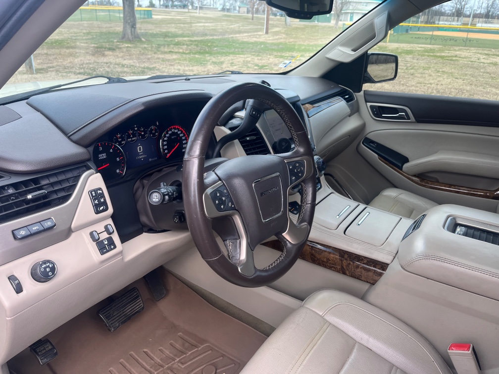 Additional photo of vehicle.