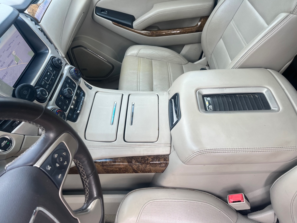 Additional photo of vehicle.