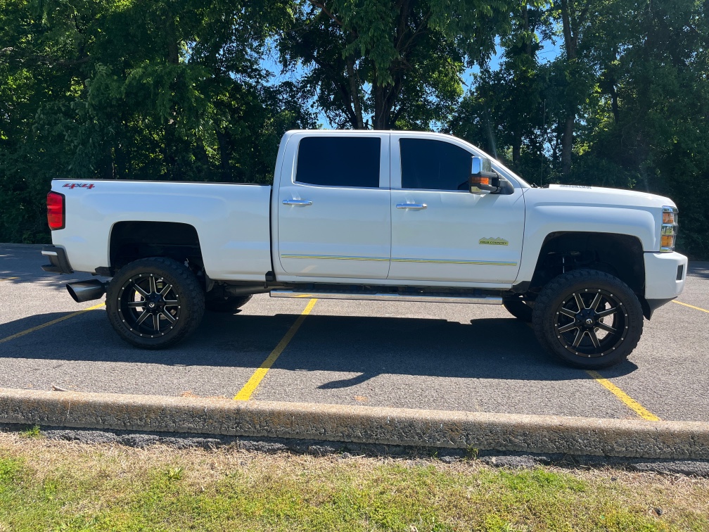 2016 Chevrolet Silverado HD High Country 4WD Crew Cab Standard Box's photo