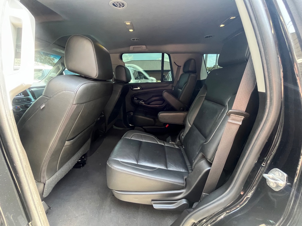 Additional photo of vehicle.