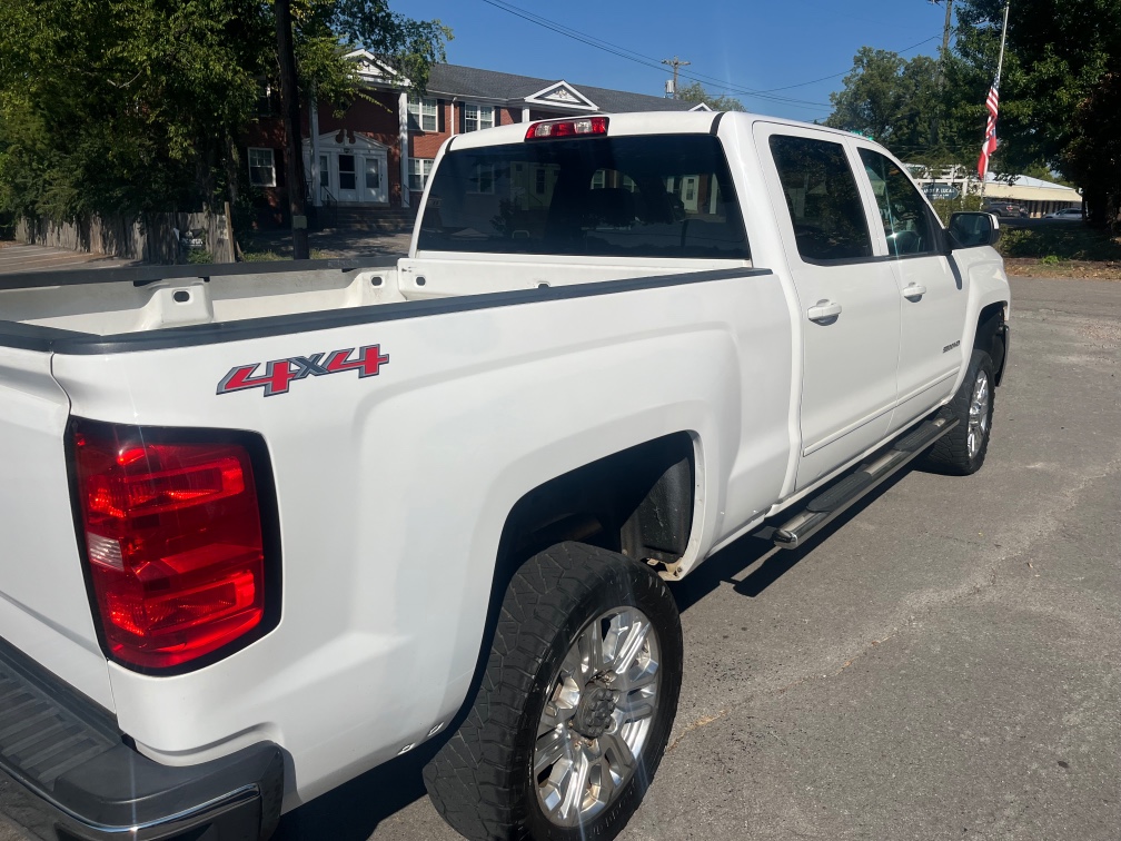 Additional photo of vehicle.