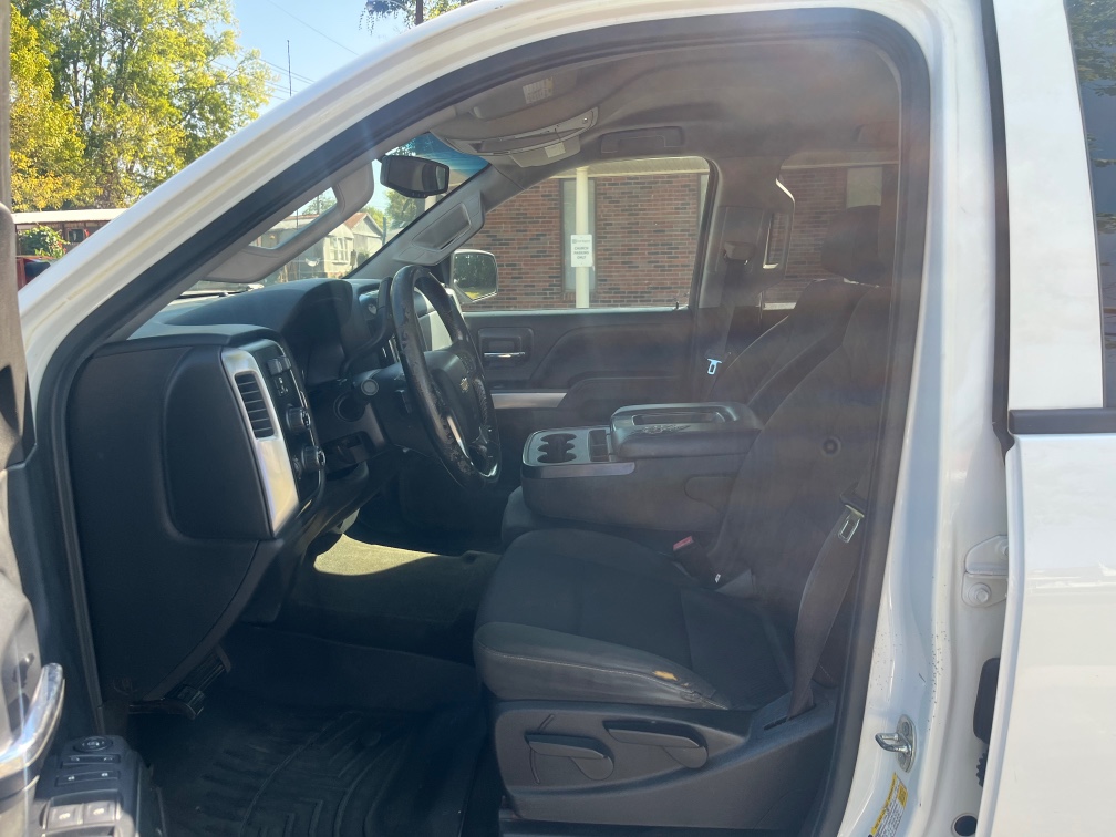 Additional photo of vehicle.