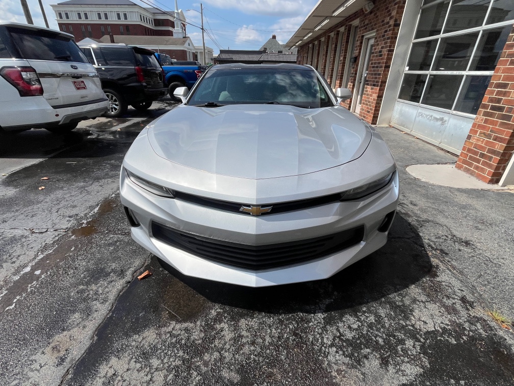 Additional photo of vehicle.
