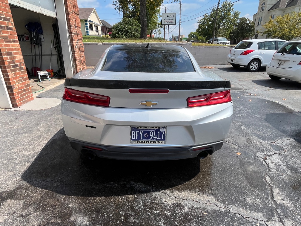 Additional photo of vehicle.