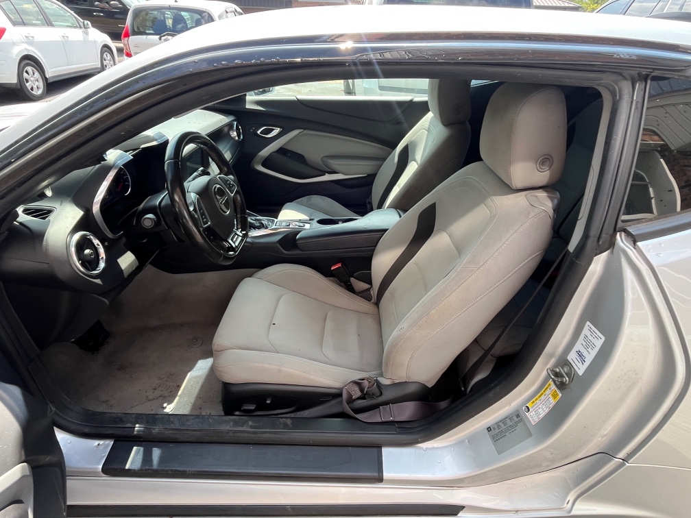 Additional photo of vehicle.