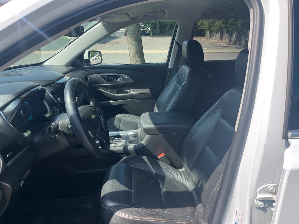 Additional photo of vehicle.