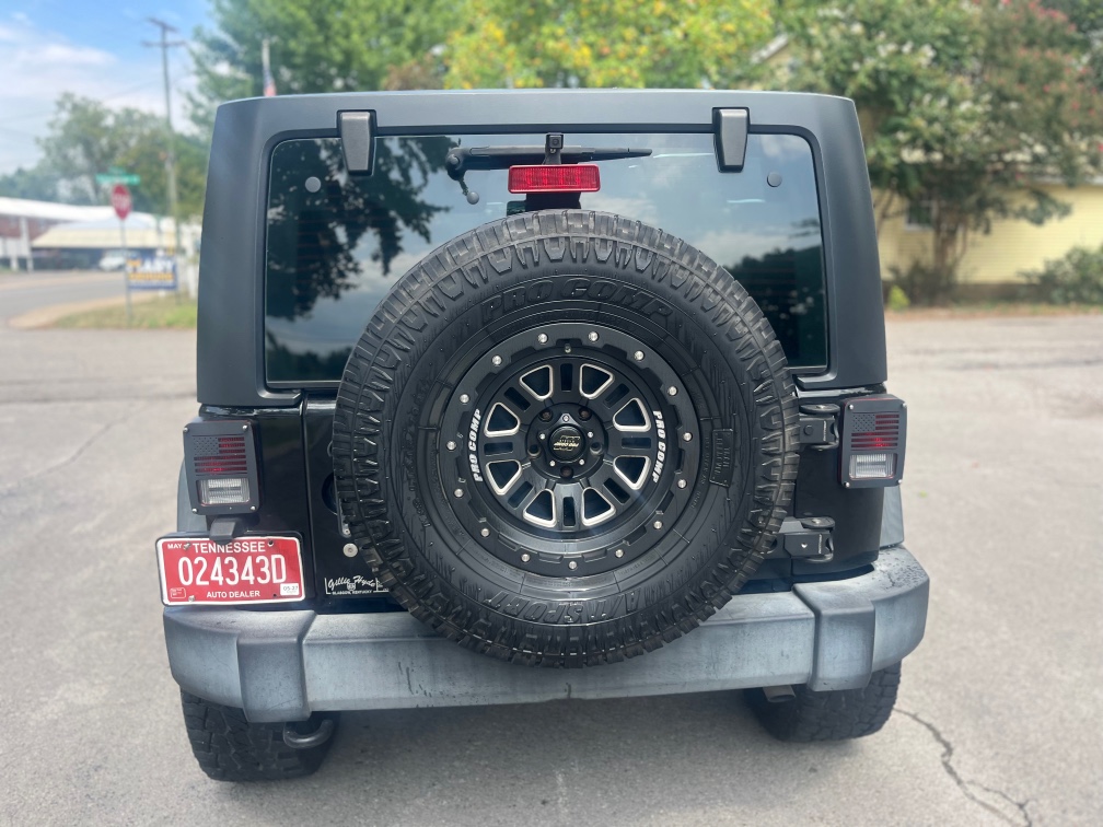 Additional photo of vehicle.