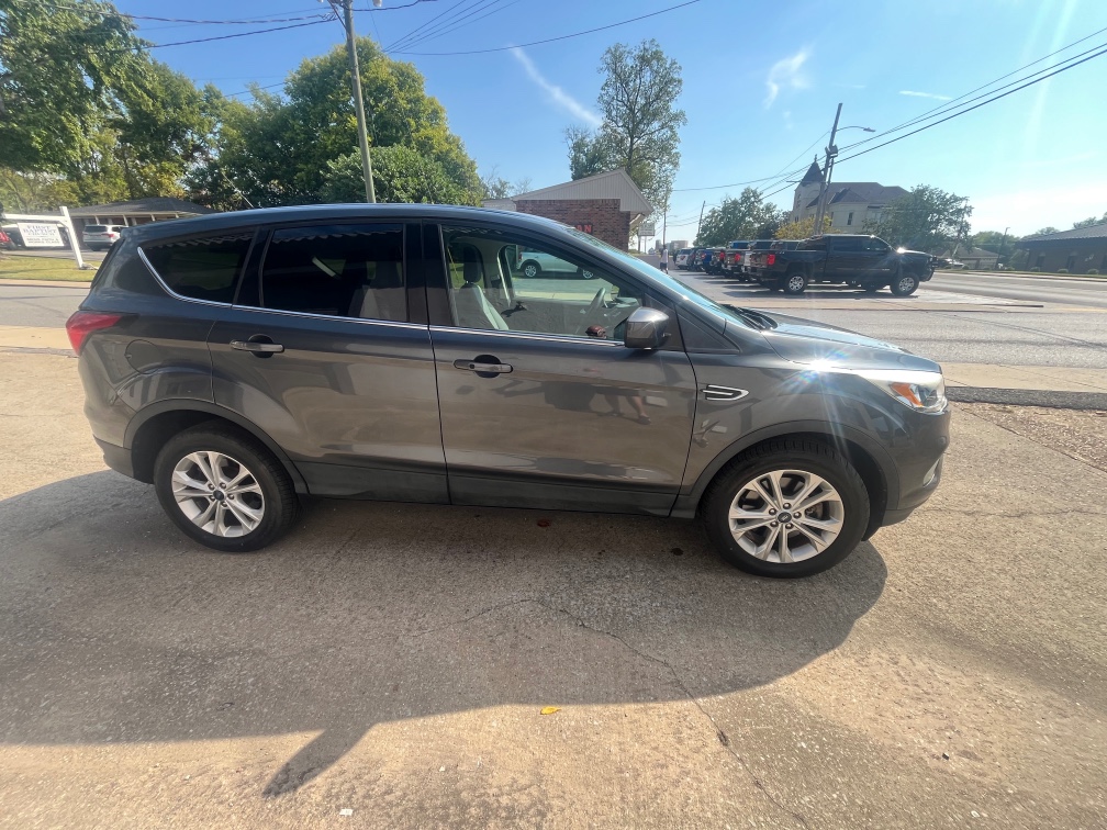 Additional photo of vehicle.