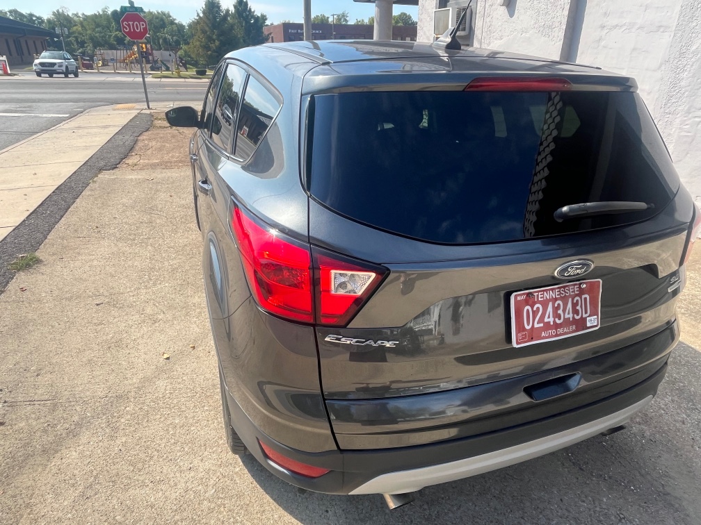 Additional photo of vehicle.
