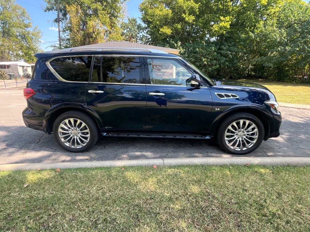 Additional photo of vehicle.