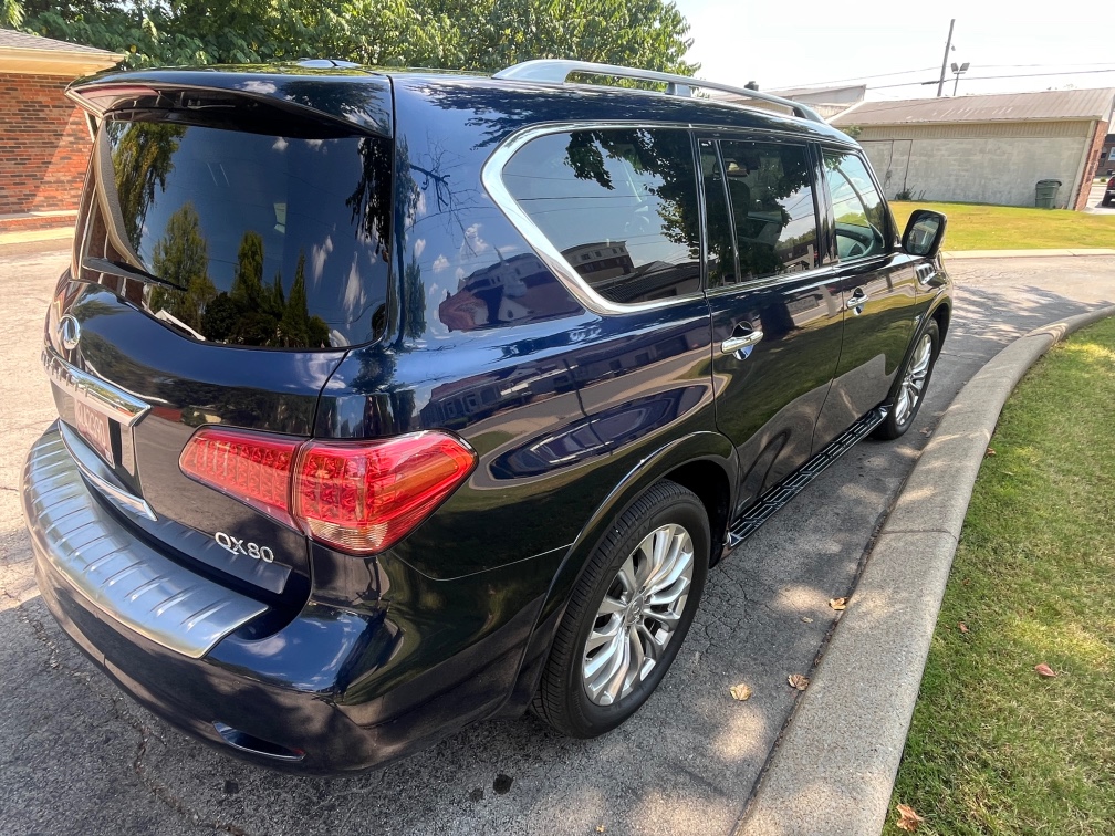 Additional photo of vehicle.