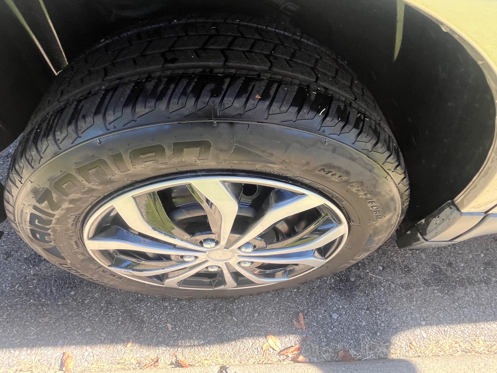 Additional photo of vehicle.
