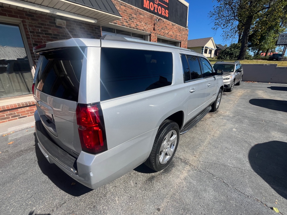 Additional photo of vehicle.